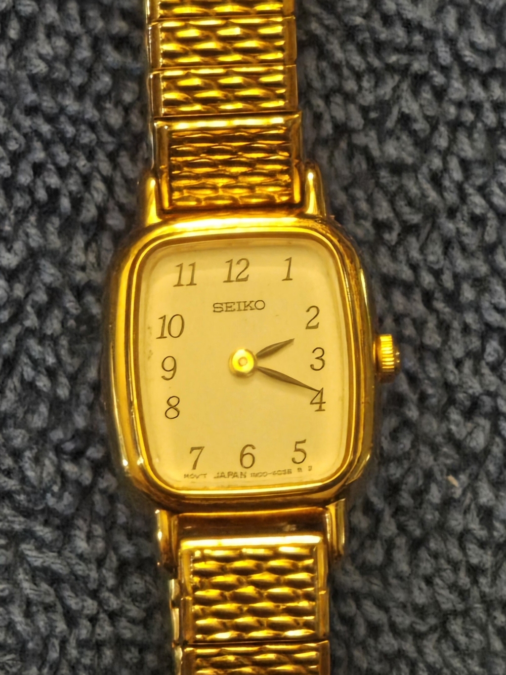 Seiko Gold and Cream Rectangular Ladies Watch Vintage *Running*